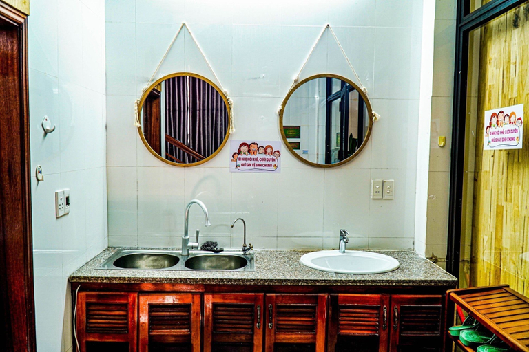 Bathroom, The Dorm Tam Toà, Đồng Hới
