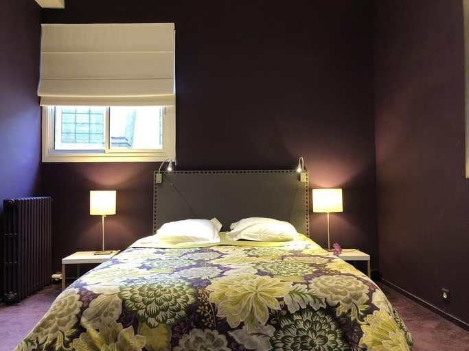 Bedroom 5, Patio de l'Intendance, Gironde