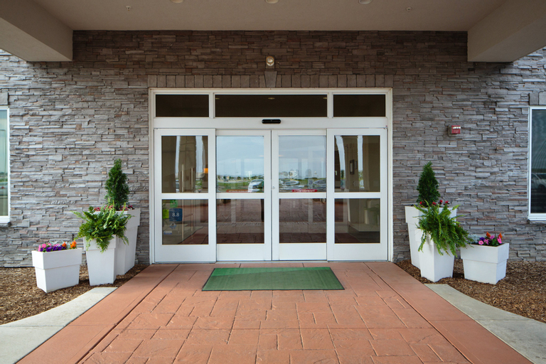 Exterior & Views 2, Holiday Inn & Suites BLOOMINGTON-AIRPORT, McLean