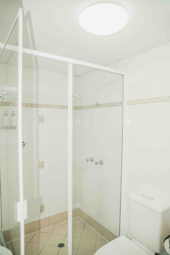 Bathroom 15