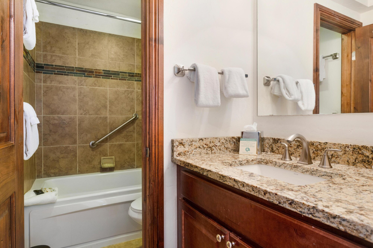Bathroom 5, Westwind 207 2BD 2BA Platinum Condo in Lionshead Village, Eagle