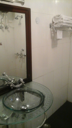 Bathroom 4, Hotel Dev Cottage, Kangra