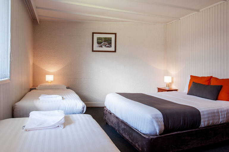 Bedroom 4, Silver Hills Motel, West Coast