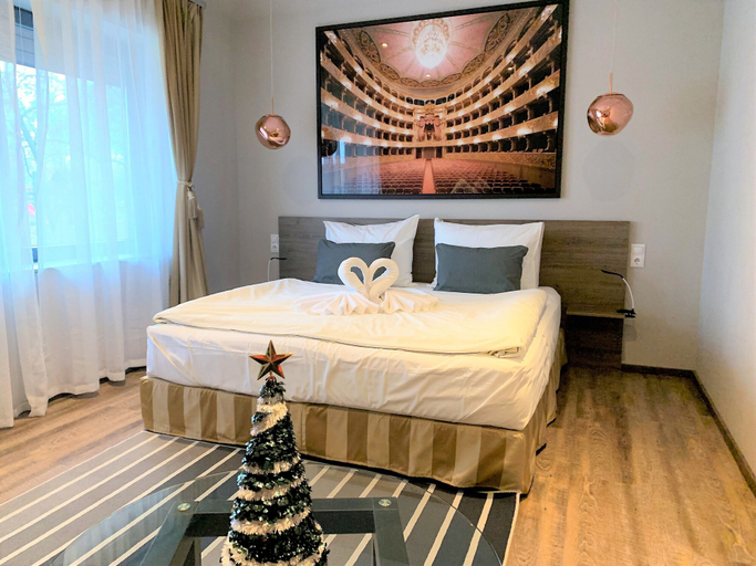 Bedroom 2, Waterfront Lodge, Kalocsa