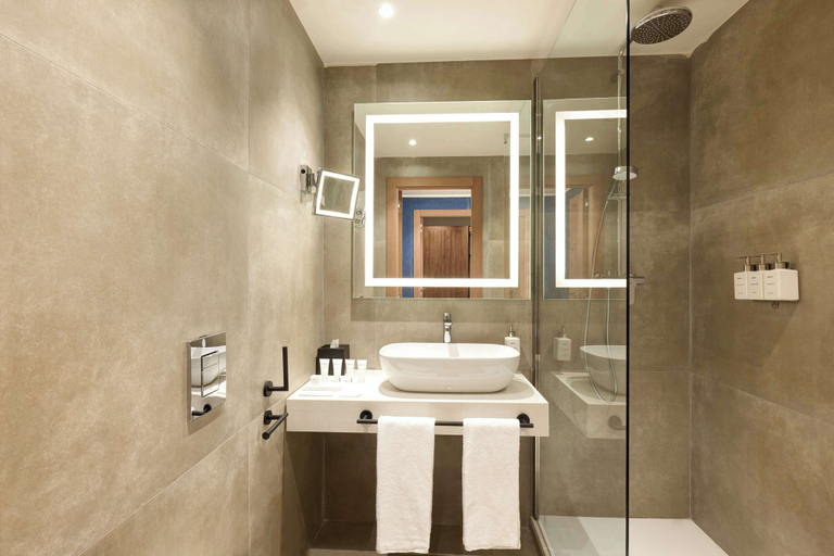 Bathroom 5, Radisson Hotel Ferrara, Ferrara