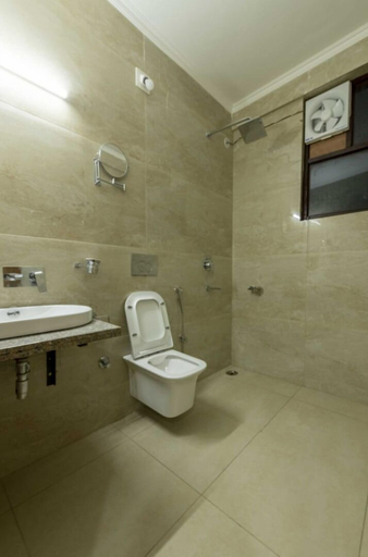 Bathroom, Dee Grand Marq Hotel, Kargil