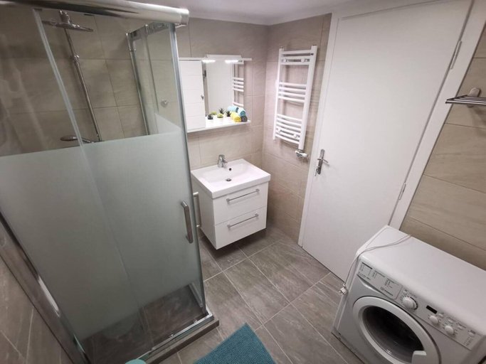 Others 4, Charming 1-bed Apartment Located in Athina, Attica