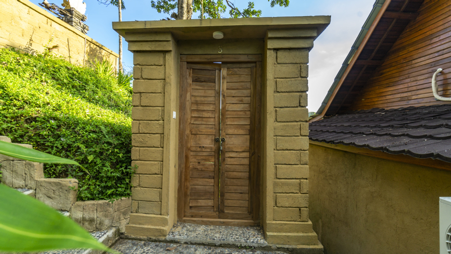 Exterior & Views 13