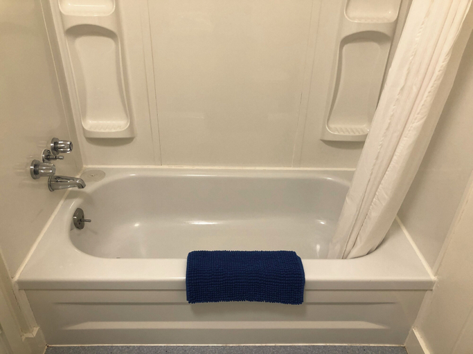 Bathroom 3, Creston Valley Motel, Central Kootenay