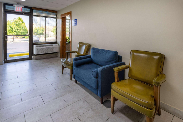 Public Area 2, Days Inn by Wyndham Winchester, Frederick