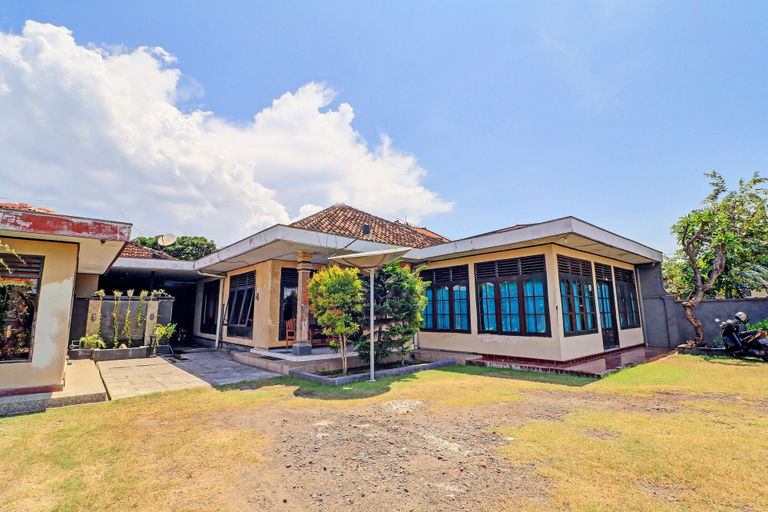 Exterior & Views 1, SPOT ON 92028 Hotel Surya Near Pelabuhan Gilimanuk, Jembrana