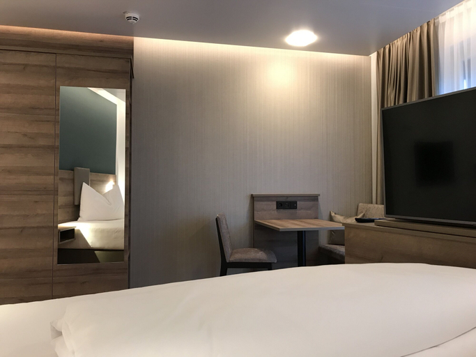 Bedroom 4, WESTSIDE Hotel Garni, München