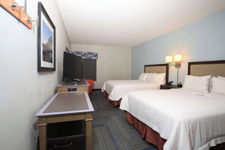 Bedroom 4, Hampton Inn Bordentown, Burlington