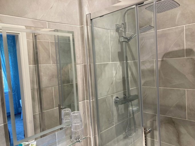Bathroom 4, The Old Lodge Guest House, Lincolnshire