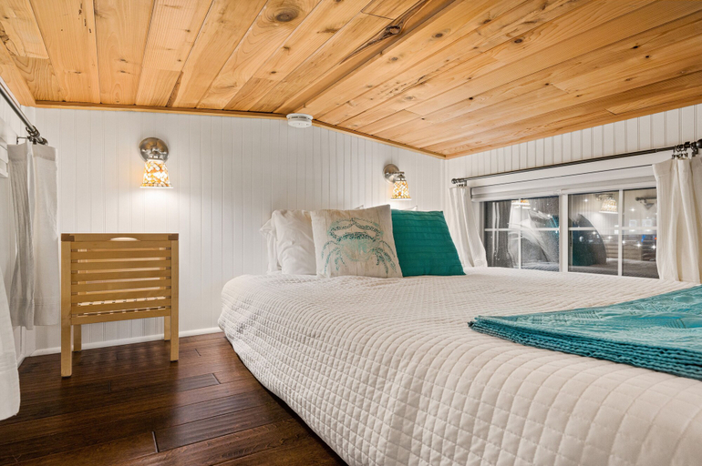 Bedroom 2, Tiny Digs - Hotel of Tiny Houses, Multnomah