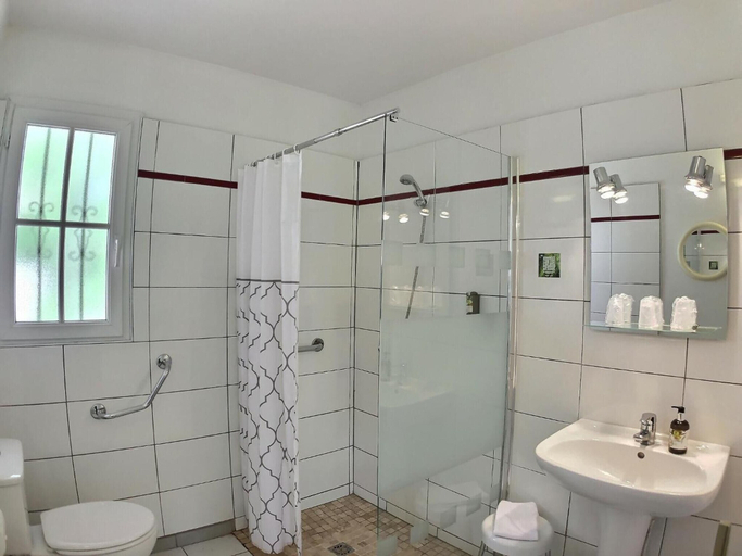 Bathroom 4, Hôtel du Chateau, Loir-et-Cher