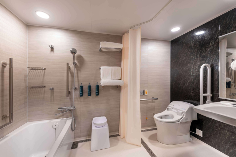 Bathroom 5, DoubleTree by Hilton Kyoto Higashiyama, Kyoto