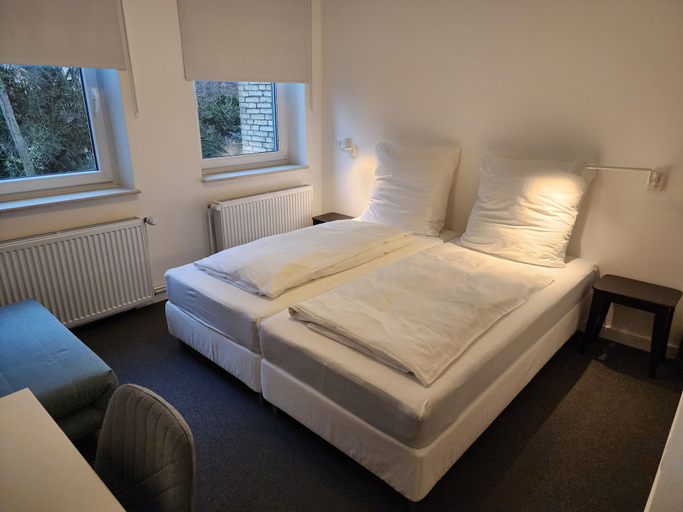Bedroom 4, Davin City Apartments, Hamburg