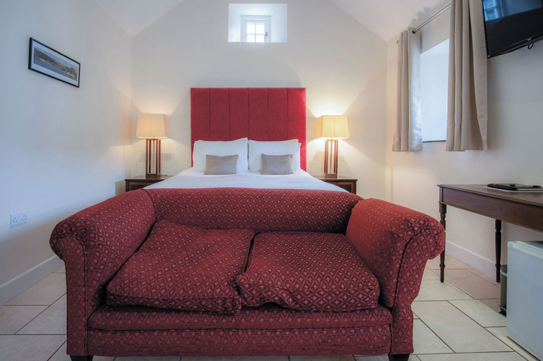 Bedroom 2, Brynach - 1 Bedroom - St Ishmael's, Pembrokeshire