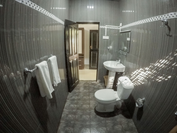 Bathroom 3, Apsaras Resort Sigiriya, Dambulla