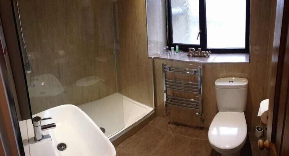 Bathroom 4, The Strathmore, Pembrokeshire