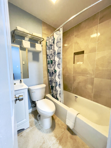 Bathroom 3, Golden Inn, Dallas