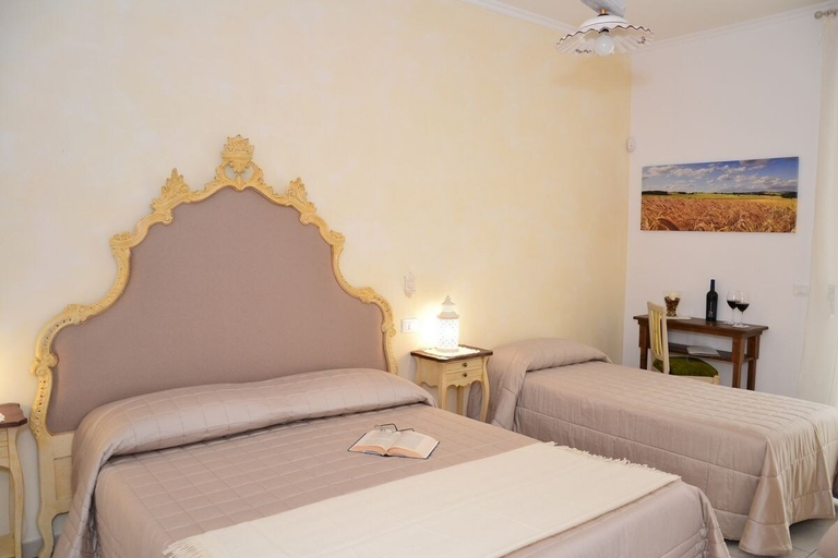 Bedroom 3, B&B Dimora Delle Rondini, Bari