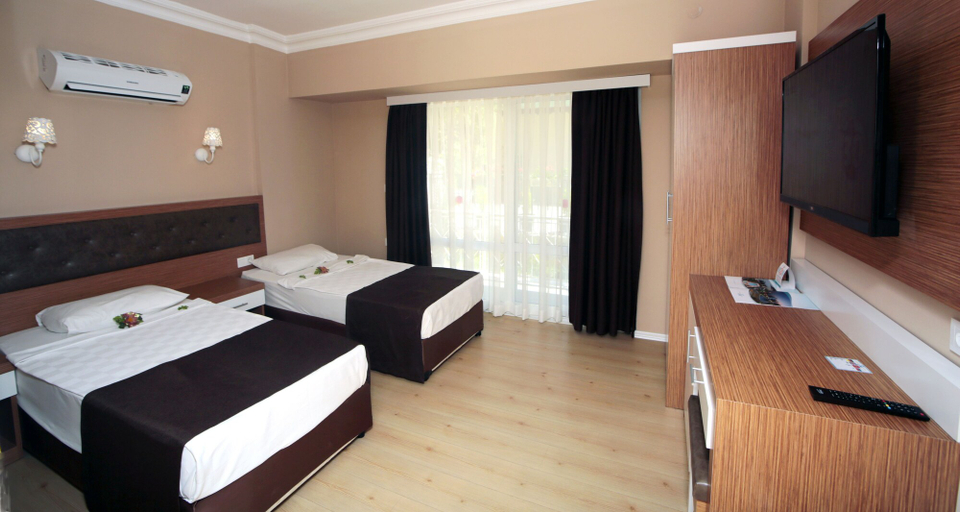 Bedroom 2, Incekum Su Hotel - All Inclusive, Alanya