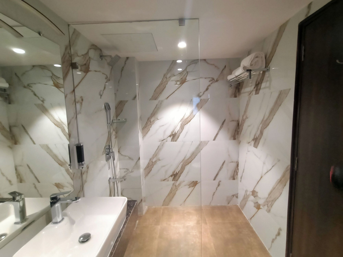 Bathroom 4, Aralia International Airport Mumbai, Mumbai Suburban