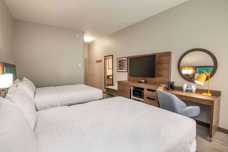 Bedroom 2, Hampton Inn Dry Ridge, Grant