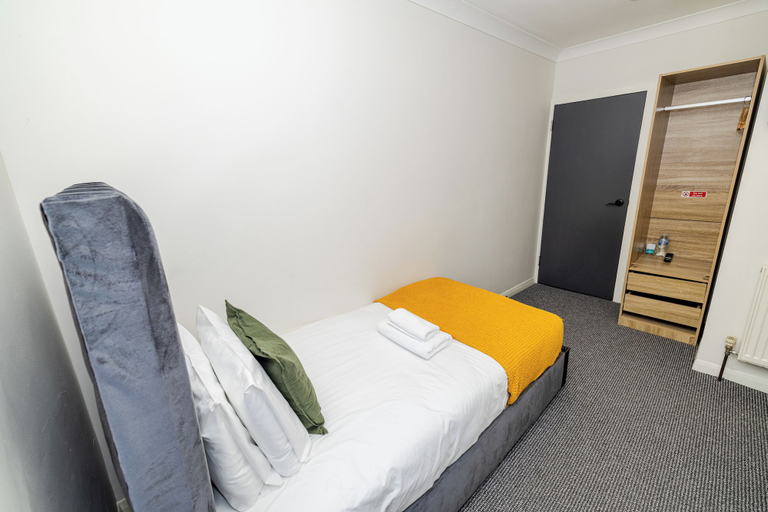 Bedroom 2, Woodford Hotel, London