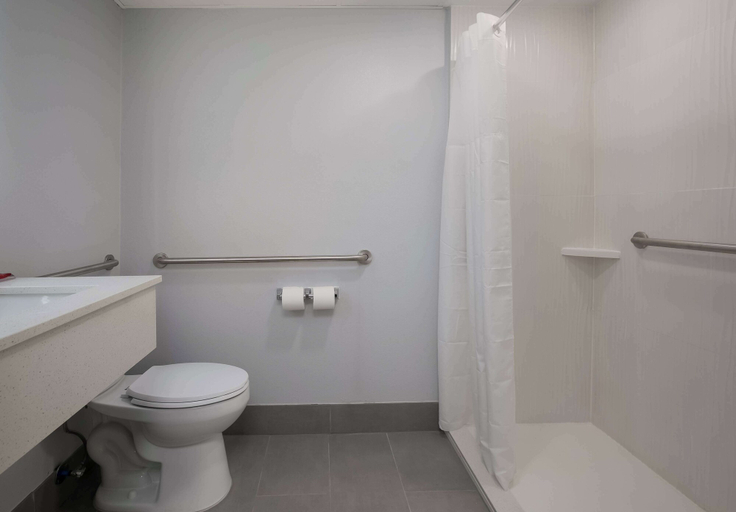 Bathroom 4, Surestay Plus By Best Western Pigeon Forge, Sevier