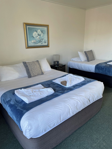 Bedroom 3, Buller Bridge Motel, Buller