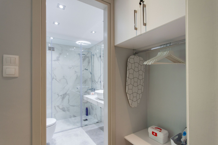 Bathroom 2, 56m² homm Koukaki Modern Apartment Ag. Nikolaou st, Attica