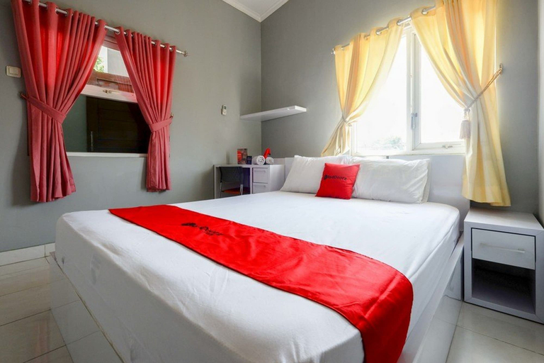 Bedroom 3, RedDoorz near Solo Square 3, Solo