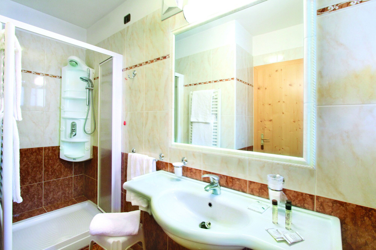 Bathroom 3, Hotel Il Caminetto, Trento