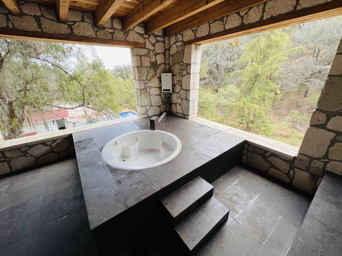 Bathroom 3, Finca Bermúdez, Mineral del Chico