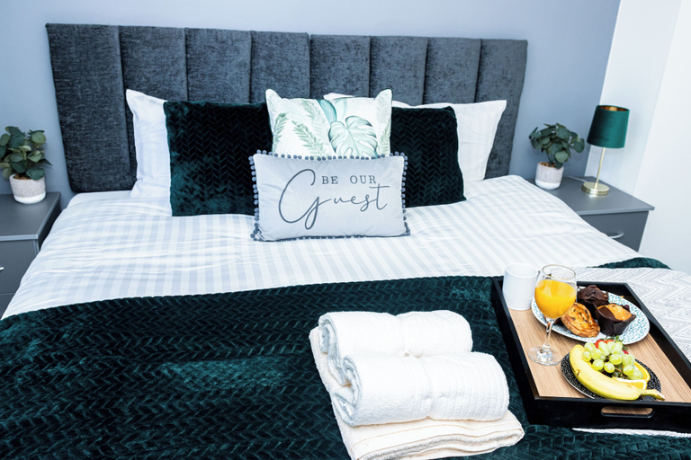 Bedroom 3, Stunning 3bedroom Home Ideal for Long & Short Stay, Dudley