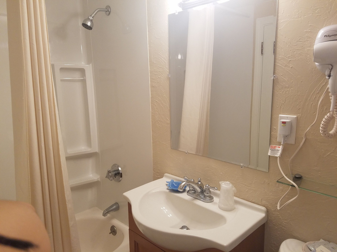 Bathroom 3, Windrift Motel, Barnstable
