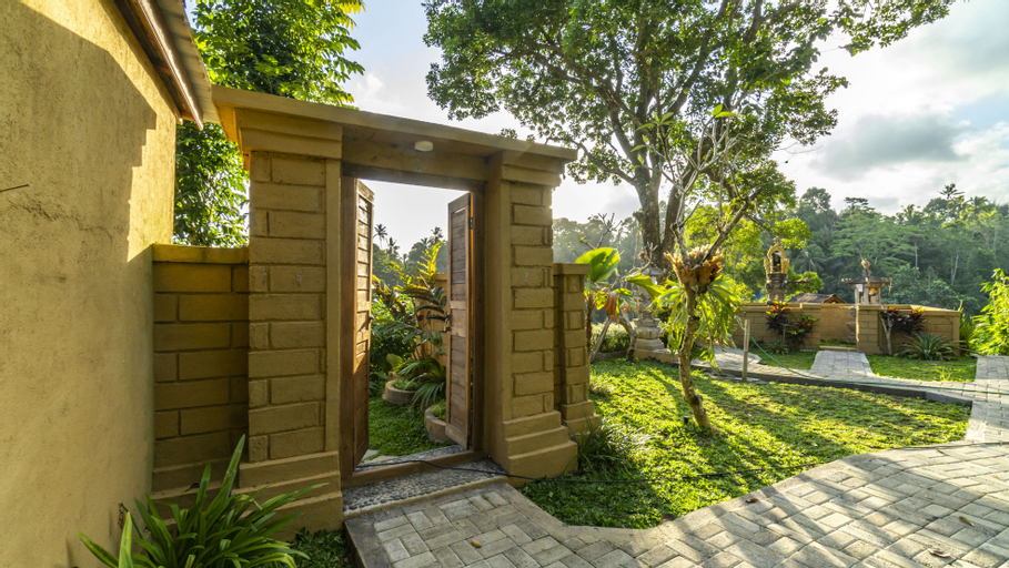 Exterior & Views 10