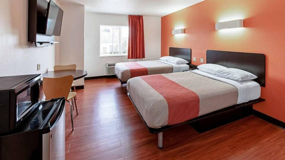 Bedroom 3, Motel 6 Lebanon, IN, Boone
