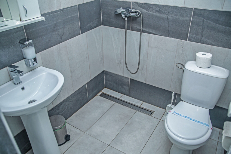 Bathroom 4, Flamingo resort, Belgrade