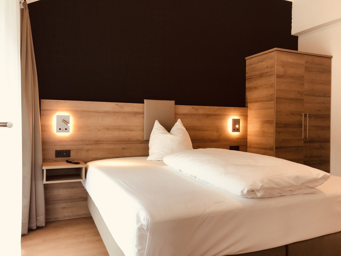 Bedroom 5, WESTSIDE Hotel Garni, München