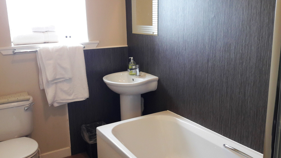 Bathroom 4, Mackays Hotel Wick, Highland