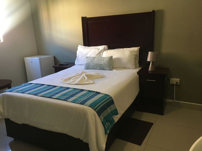 Bedroom 2, Travel Link Guest House, Tutume