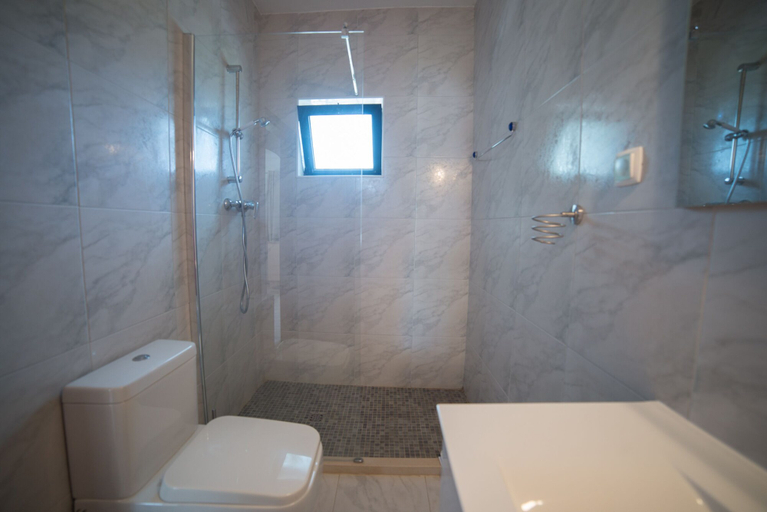 Bathroom 3, Casa Rosa Montes, Lagos