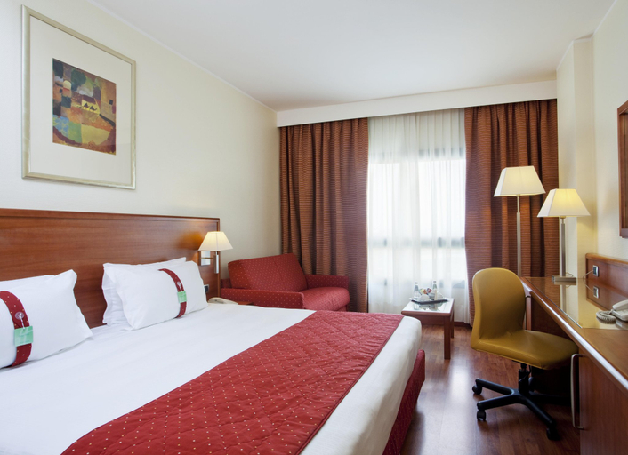 Bedroom 5, Holiday Inn CAGLIARI by IHG, Cagliari
