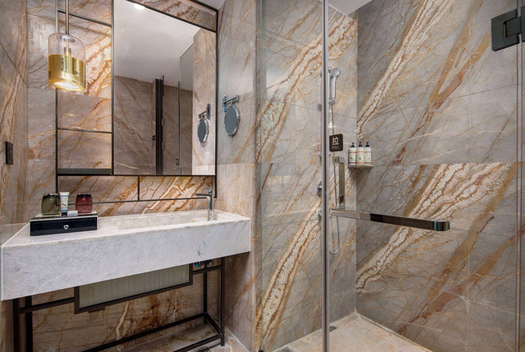 Bathroom, Ramada by Wyndham Xiangyang Fancheng, Xiangfan