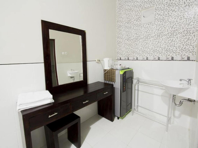 Bathroom 11