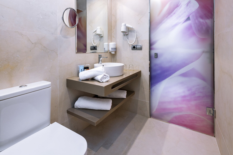 Bathroom 5, Sumus Hotel Monteplaya & Spa 4S - Adults Only, Barcelona